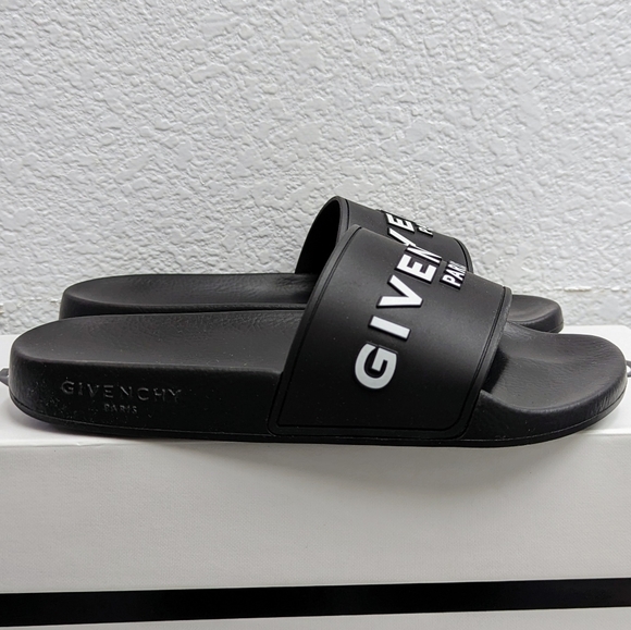(SOLD) Givenchy Shower Slides - Picture 7 of 14